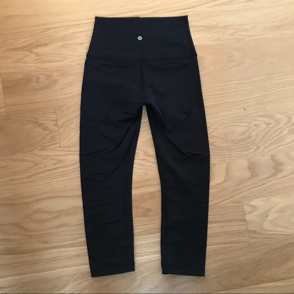 Black Lululemon Cropped Leggings